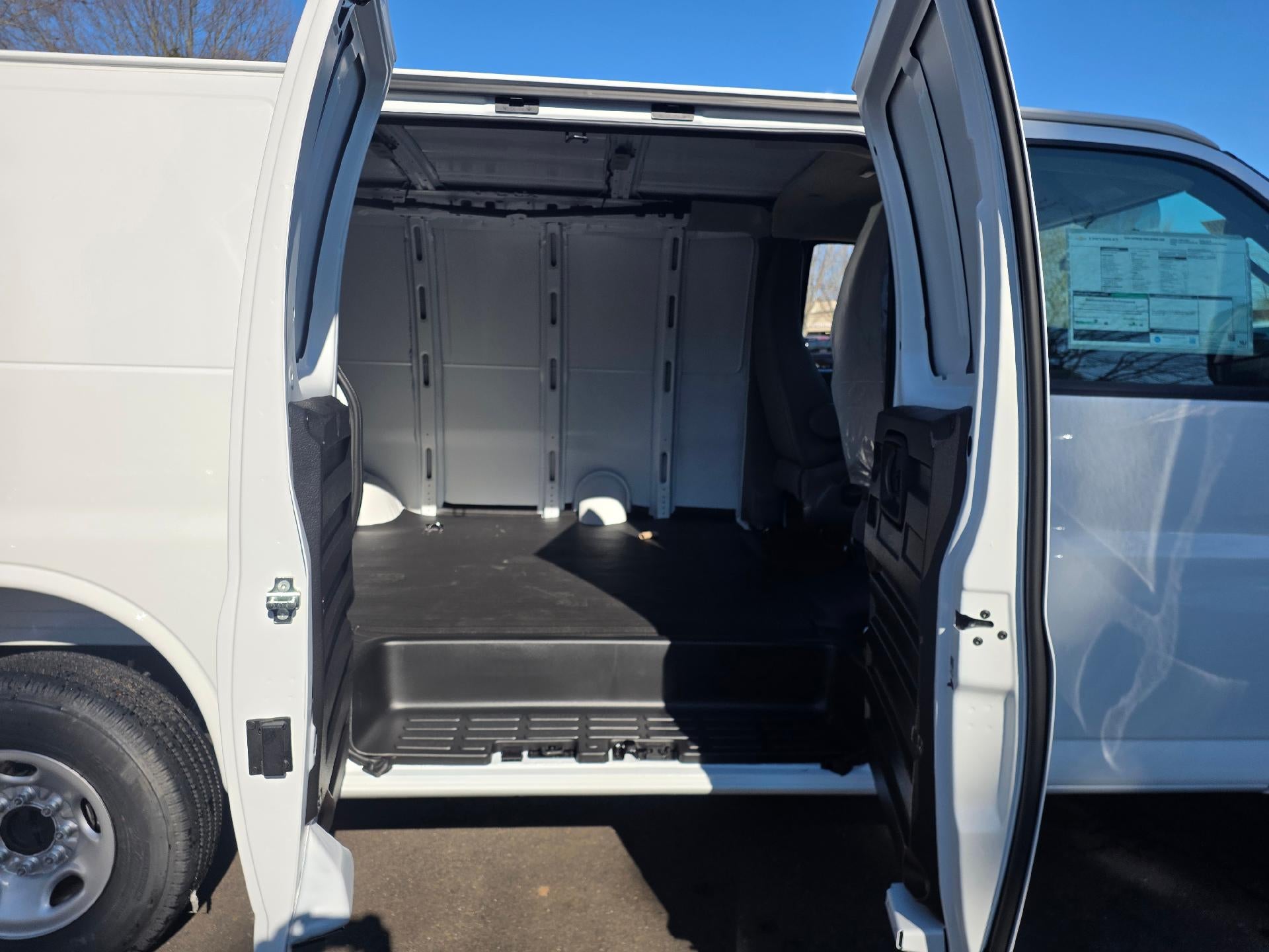 2025 Chevrolet Express Cargo 2500 Base