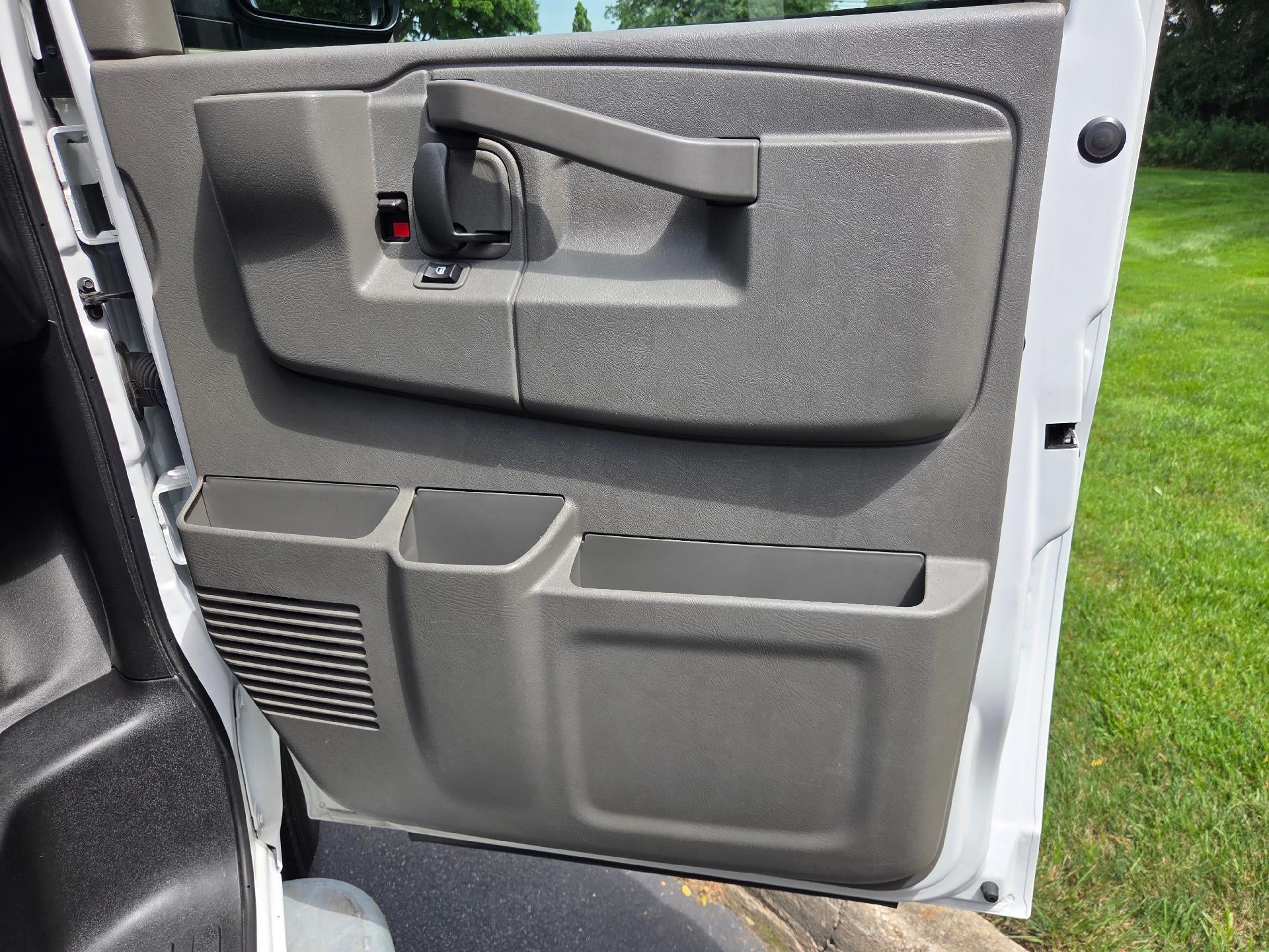 2025 Chevrolet Express Cargo Base