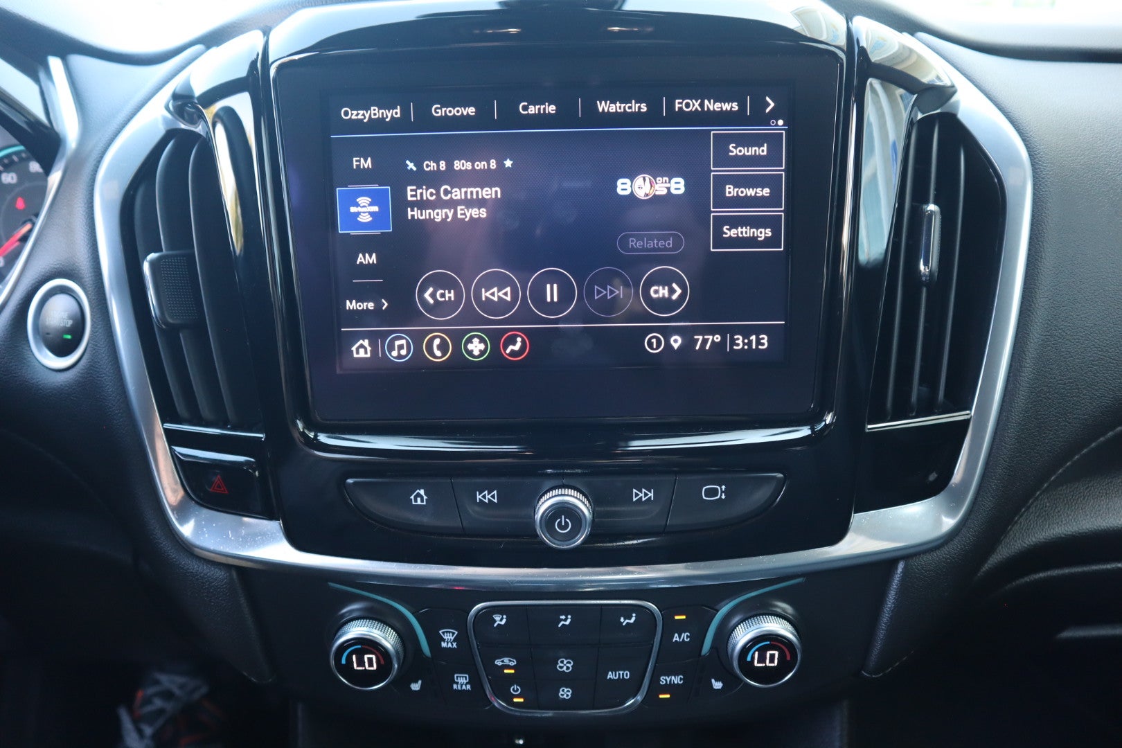 2022 Chevrolet Traverse LT Cloth