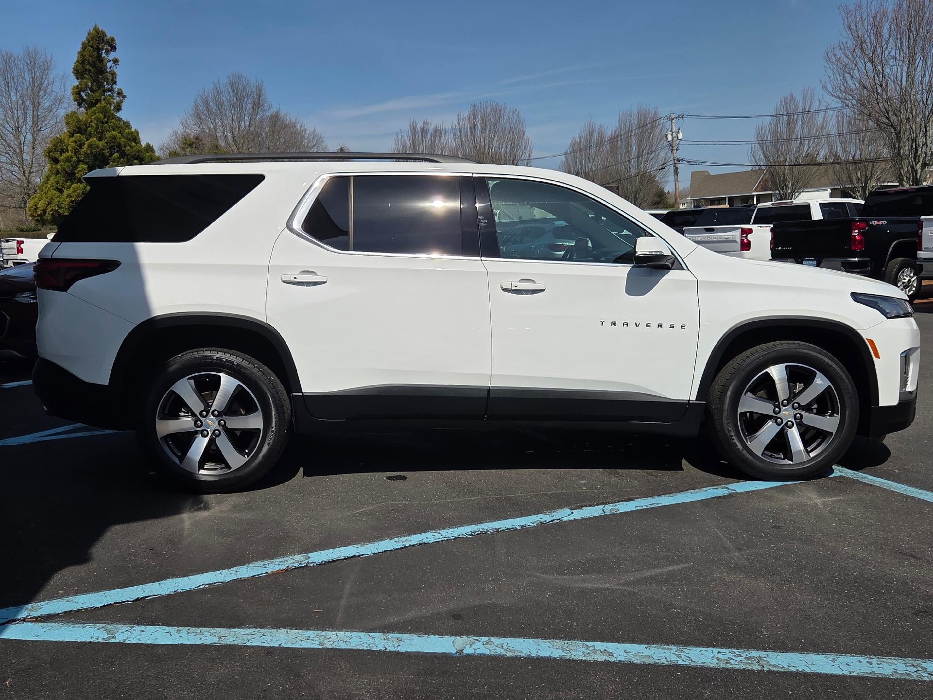 2023 Chevrolet Traverse LT Leather