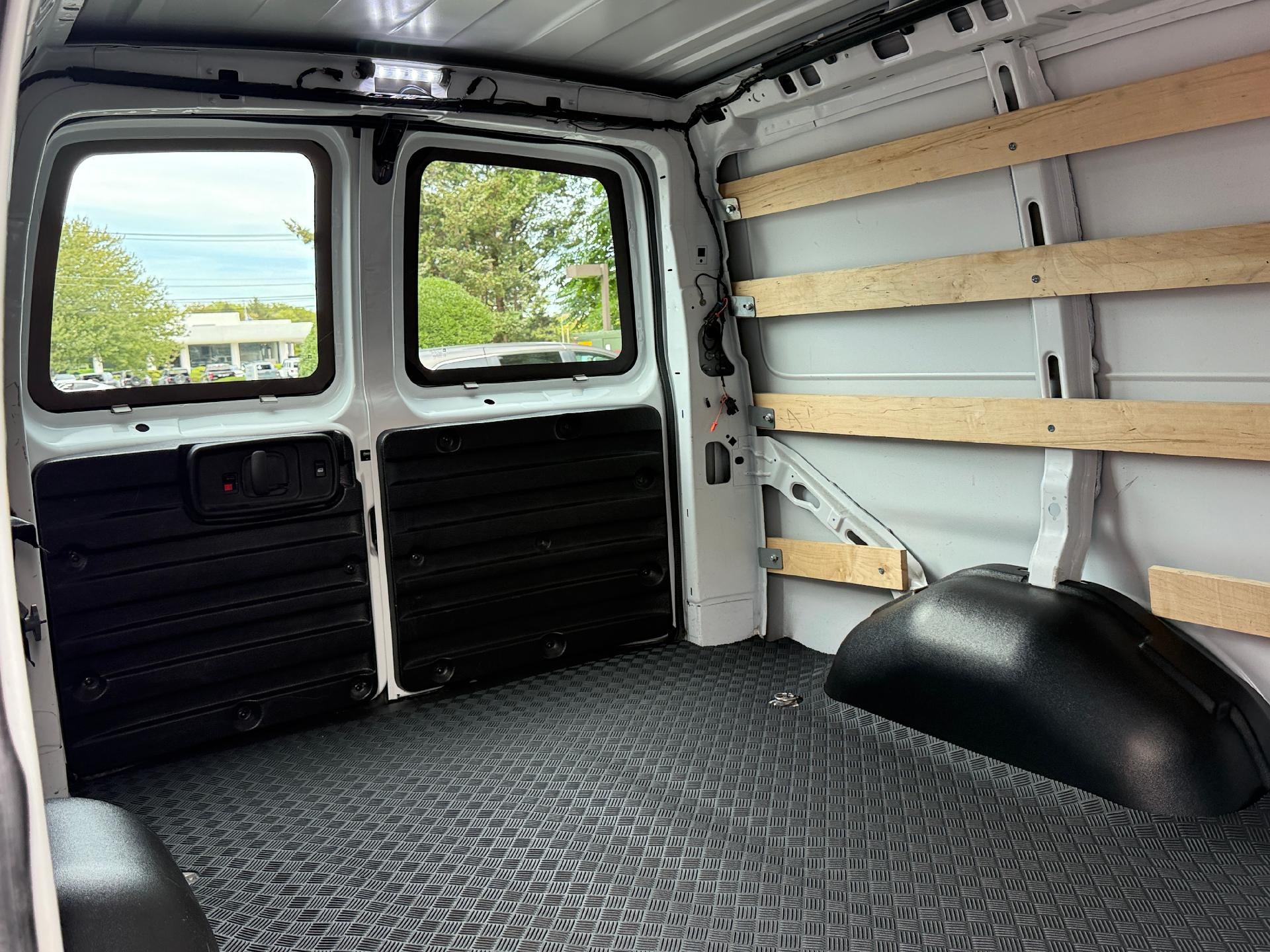 2024 GMC Savana Cargo 2500 Base